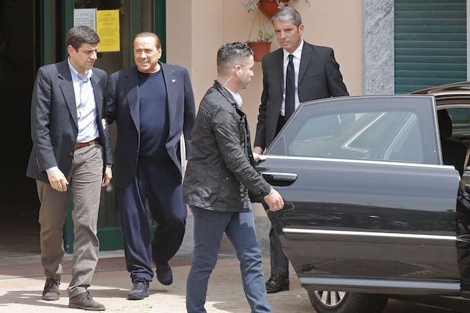 BERLUSCONI Berlusconi ai servizi sociali, storia di un video | Stefano Apuzzo